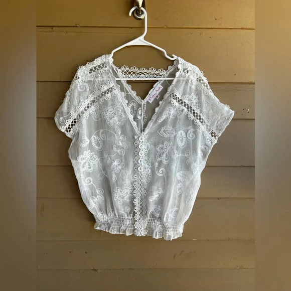 Lightweight Silk Floral Short Sleeve Blouse - Size Medium - Picture 1 of 5
